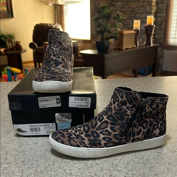 EUC Naturalizer Miranda Brown Cheetah Print side-zip bootie sneakers. Size 8.5M. - Picture 1 of 9